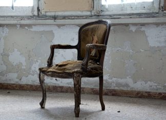 Why It’s Worth Fixing Broken Furniture
