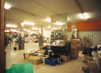 How to Choose Between Heavy-Duty Industrial Shelving and Pallet Racks: A Practical Guide for Warehouse Managers